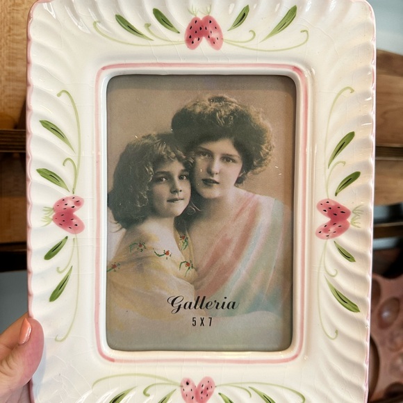 Vintage Strawberry Home Decor - Picture 13 of 16